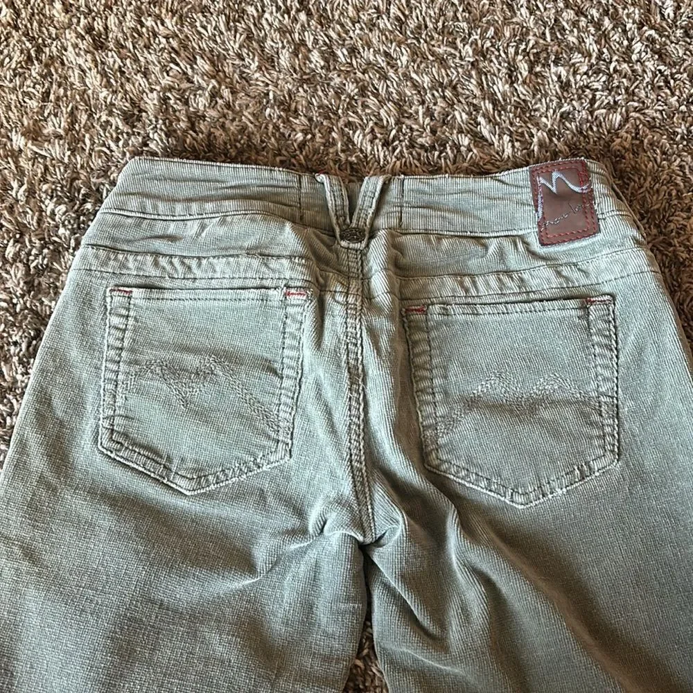 Marlow light green corduroy shorts, size 27.